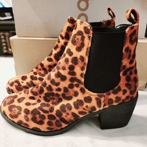 Size 9 leopard booties